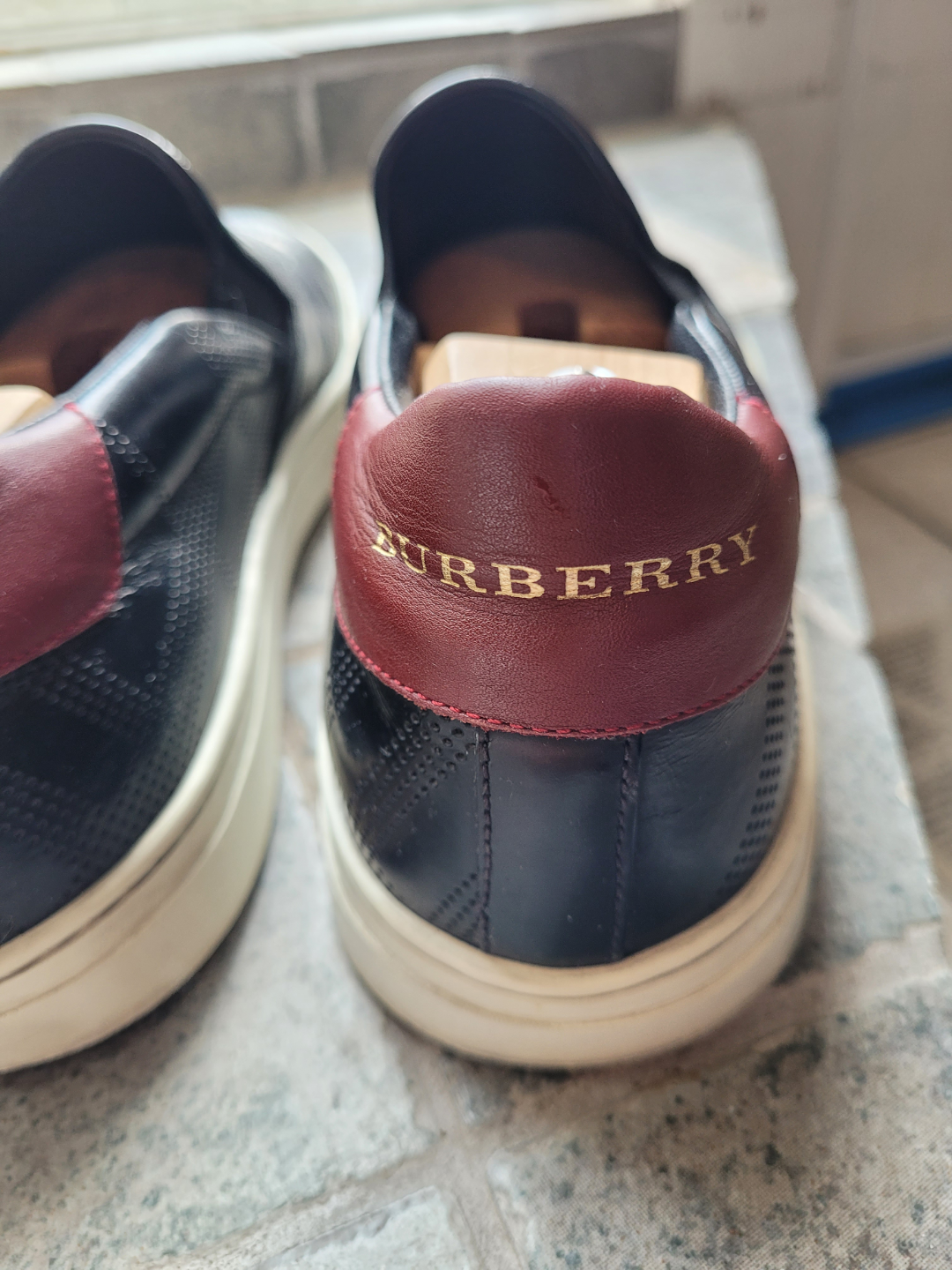 Mens Burberry slipons size 9 - photo 3