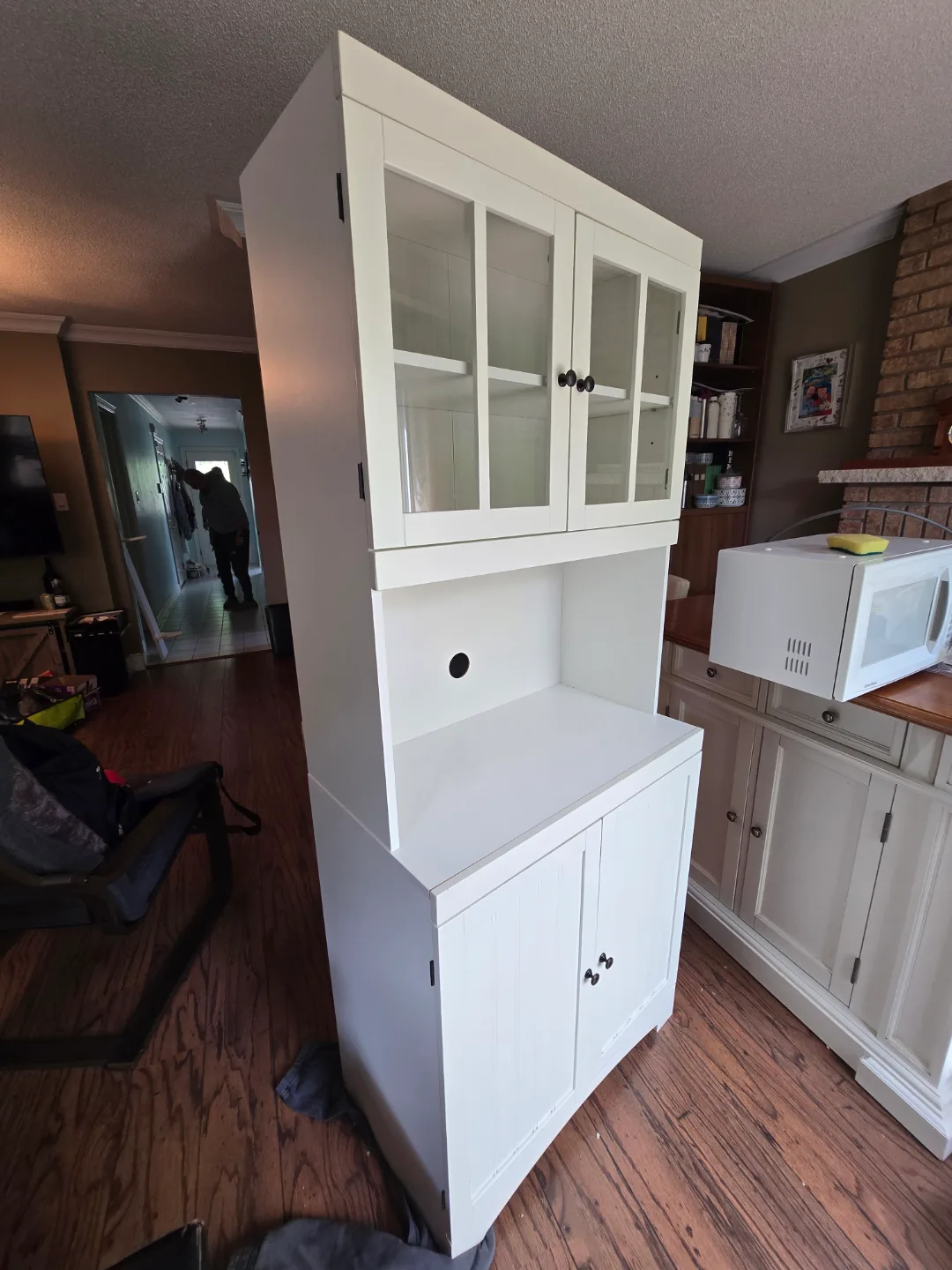 White Kitchen Cabinet with Glass Doors image indicator(5)