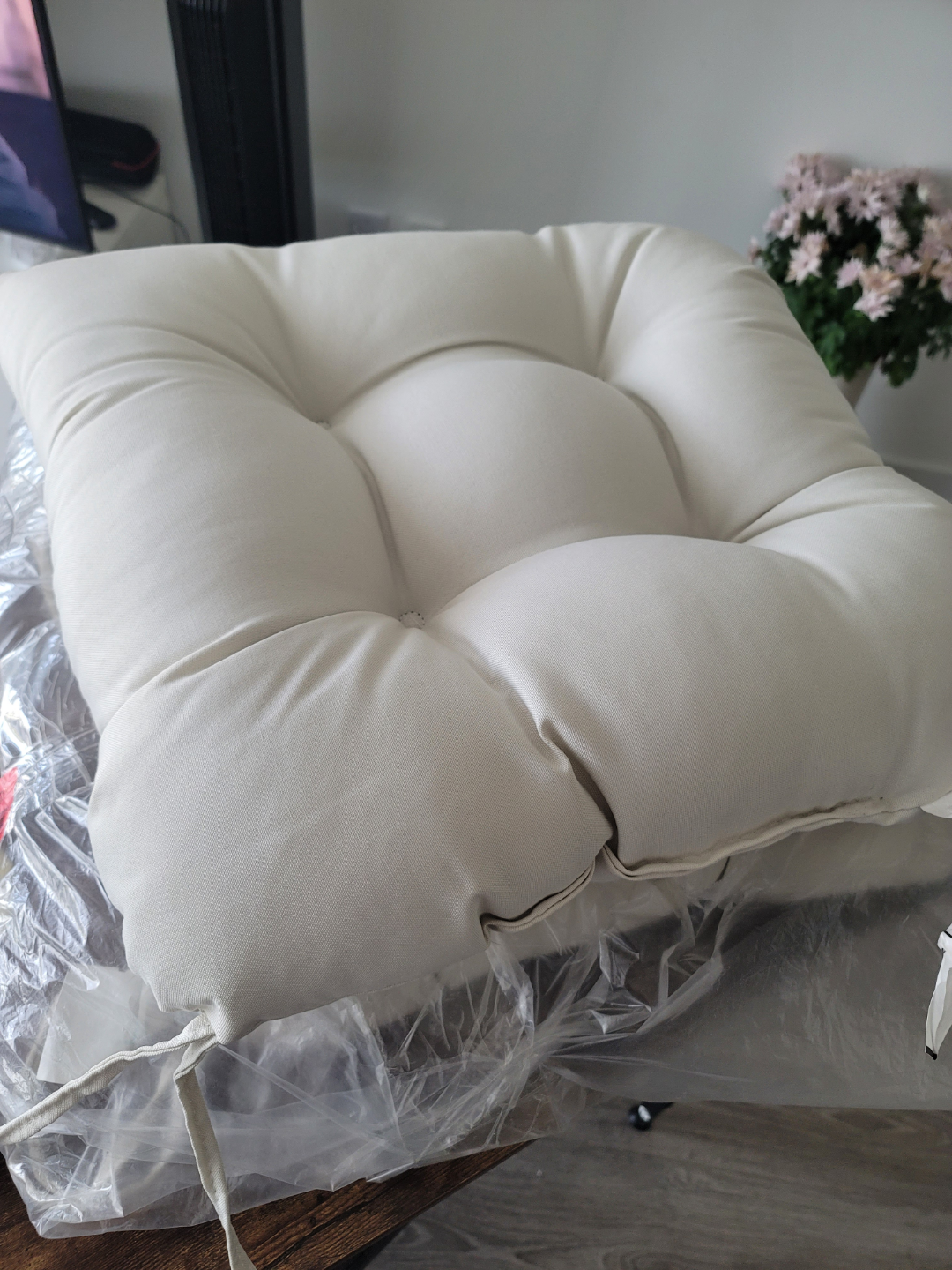Off-White Square Chair Cushion - Tufted Design - photo 3