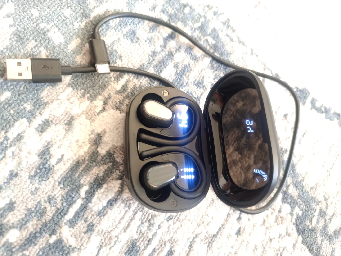Wireless Bluetooth Earbuds with Charging Case thumbnail