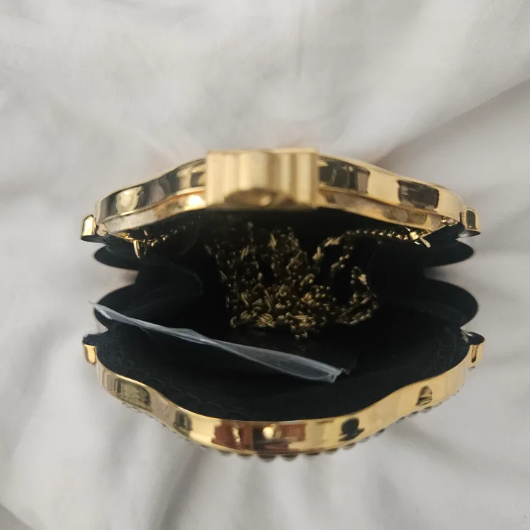 Unique Shell Shaped Evening Clutch image indicator(2)