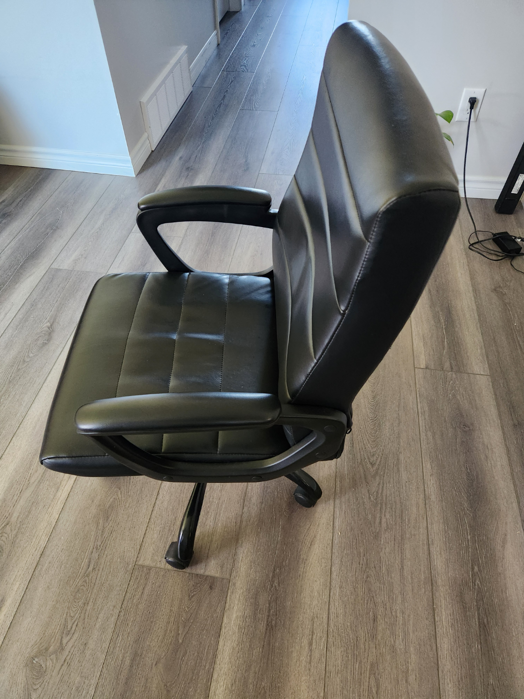 Black Office Chair - photo 3
