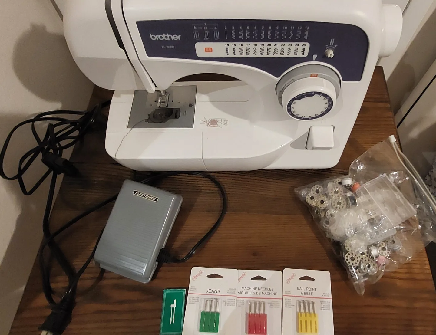 Brother XL 2600 Sewing Machine with Accessories🏒 thumbnail