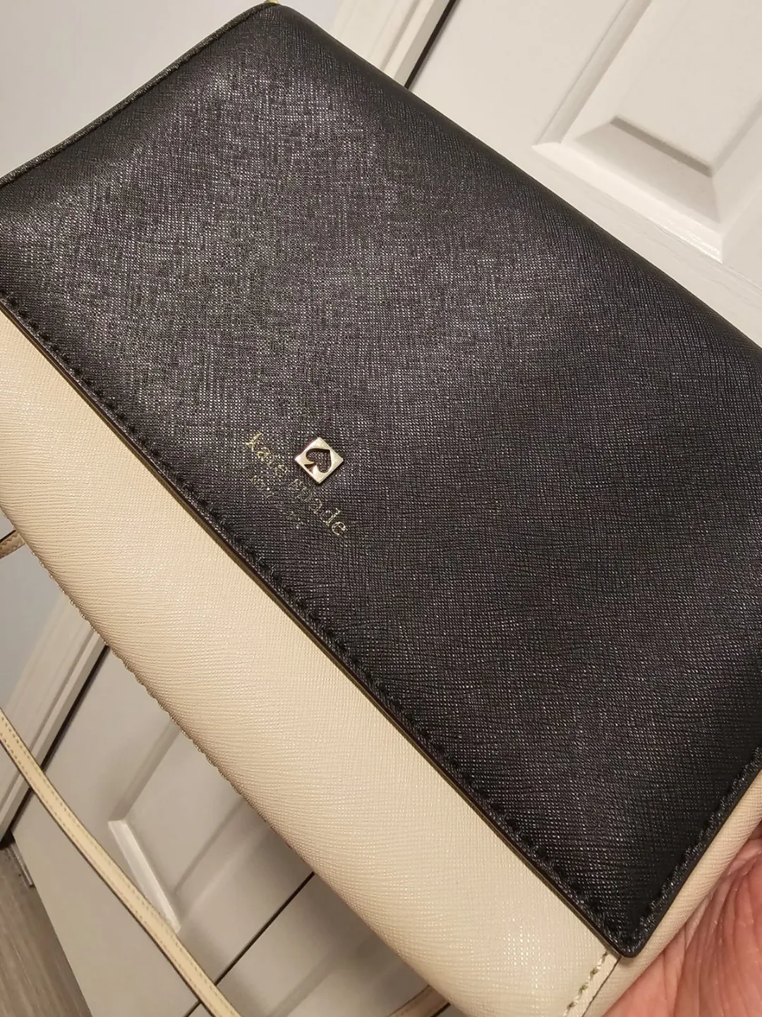 Kate Spade New York Black and Cream Crossbody Bag 🥕 image indicator(4)