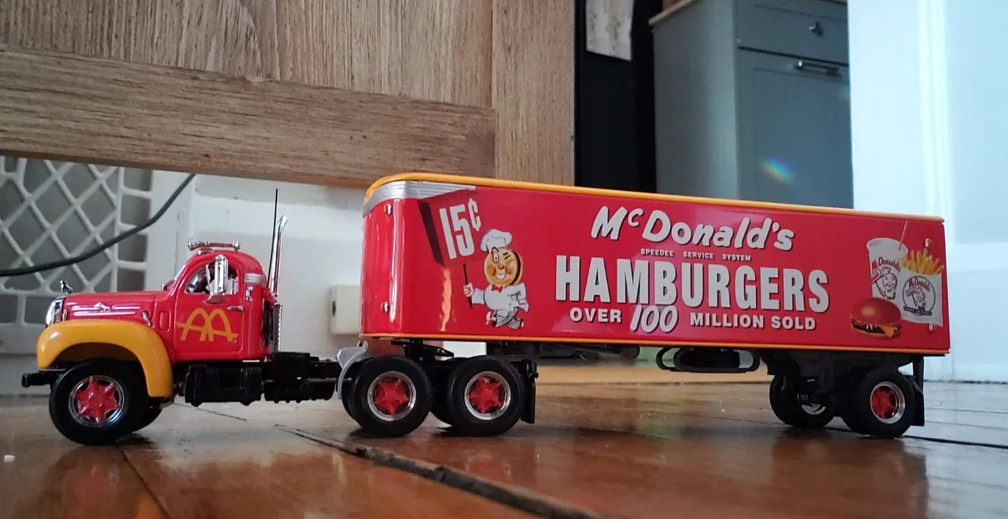 Diecast  Matchbox Dinky 1955 Mack B-61 thumbnail