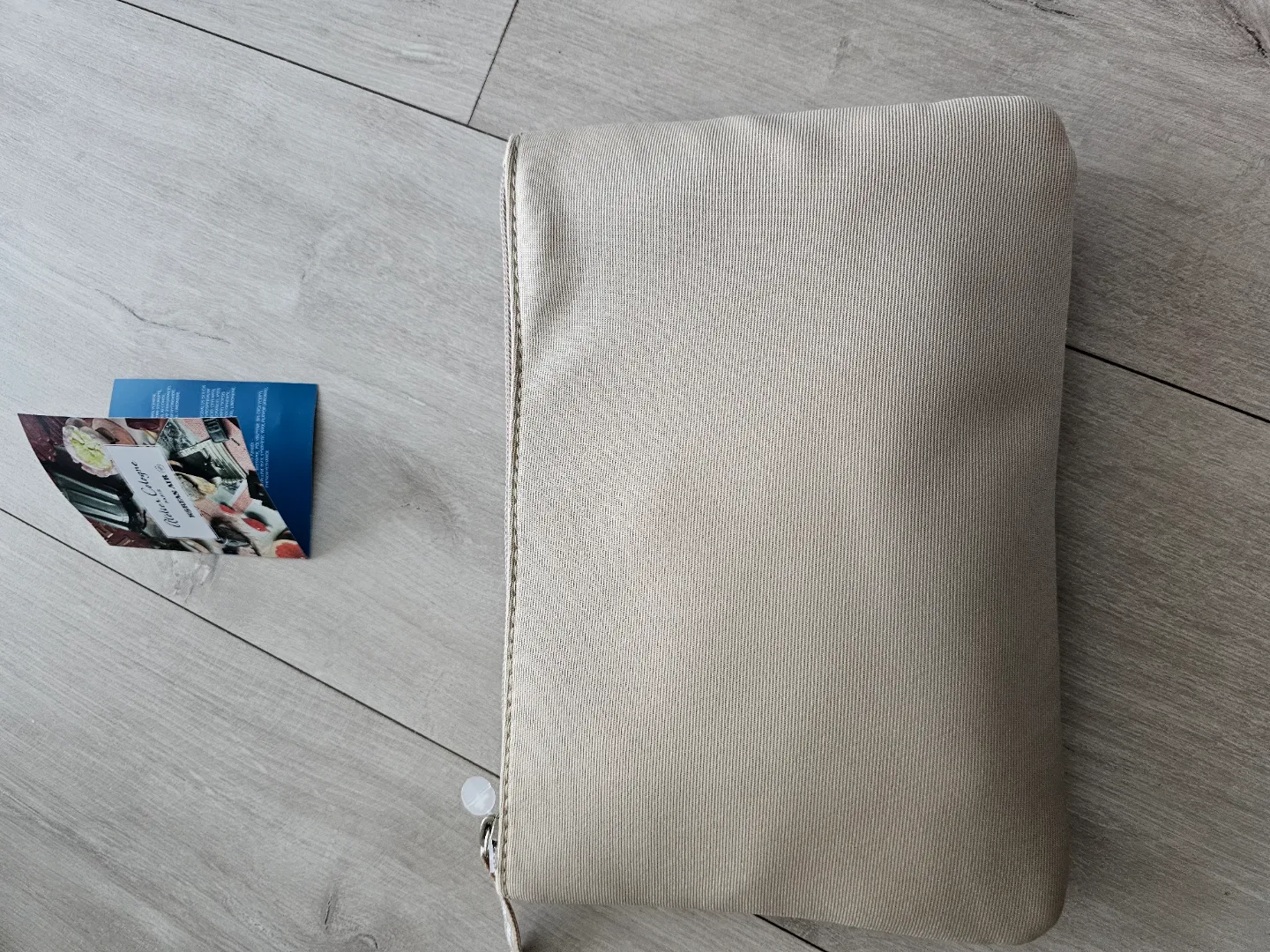 Korean Air Amenity Kit -  Travel-sized image indicator(6)