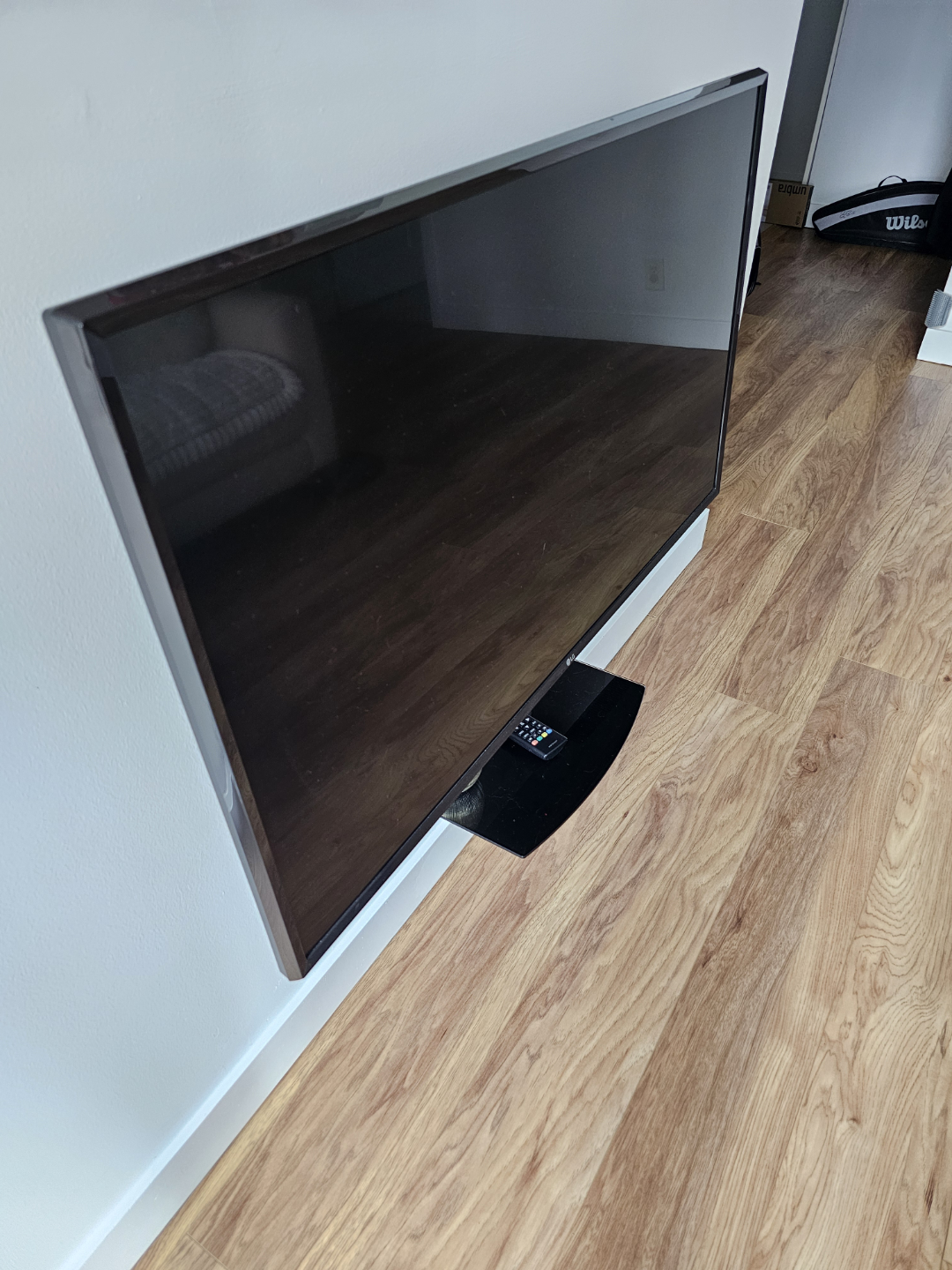 LG 43-inch Smart TV with Remote - photo 2