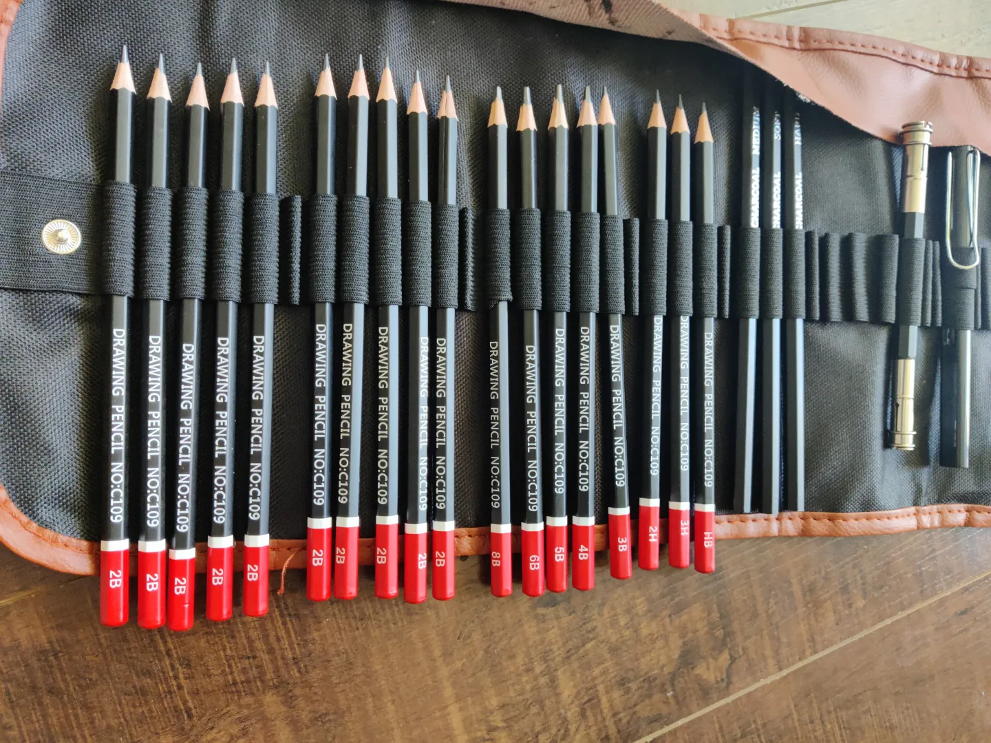 33-Piece Professional Sketch Pencil with Case and Belt image indicator(2)