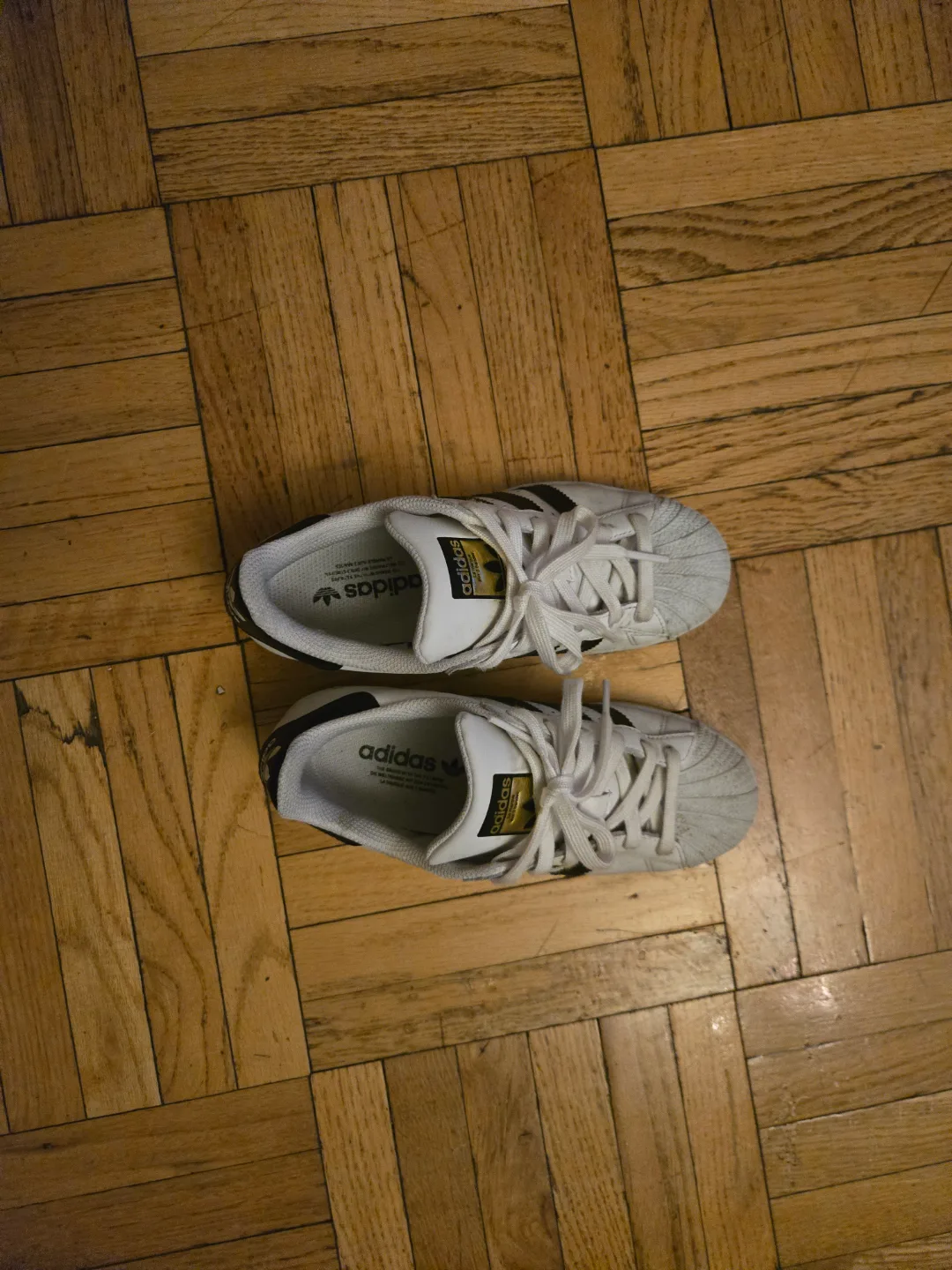 Adidas Superstar Women's Sneakers Size 4 image indicator(2)