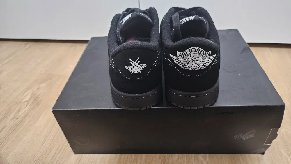 Black Phantom X Travis Scott Air Jordan 1 Low thumbnail