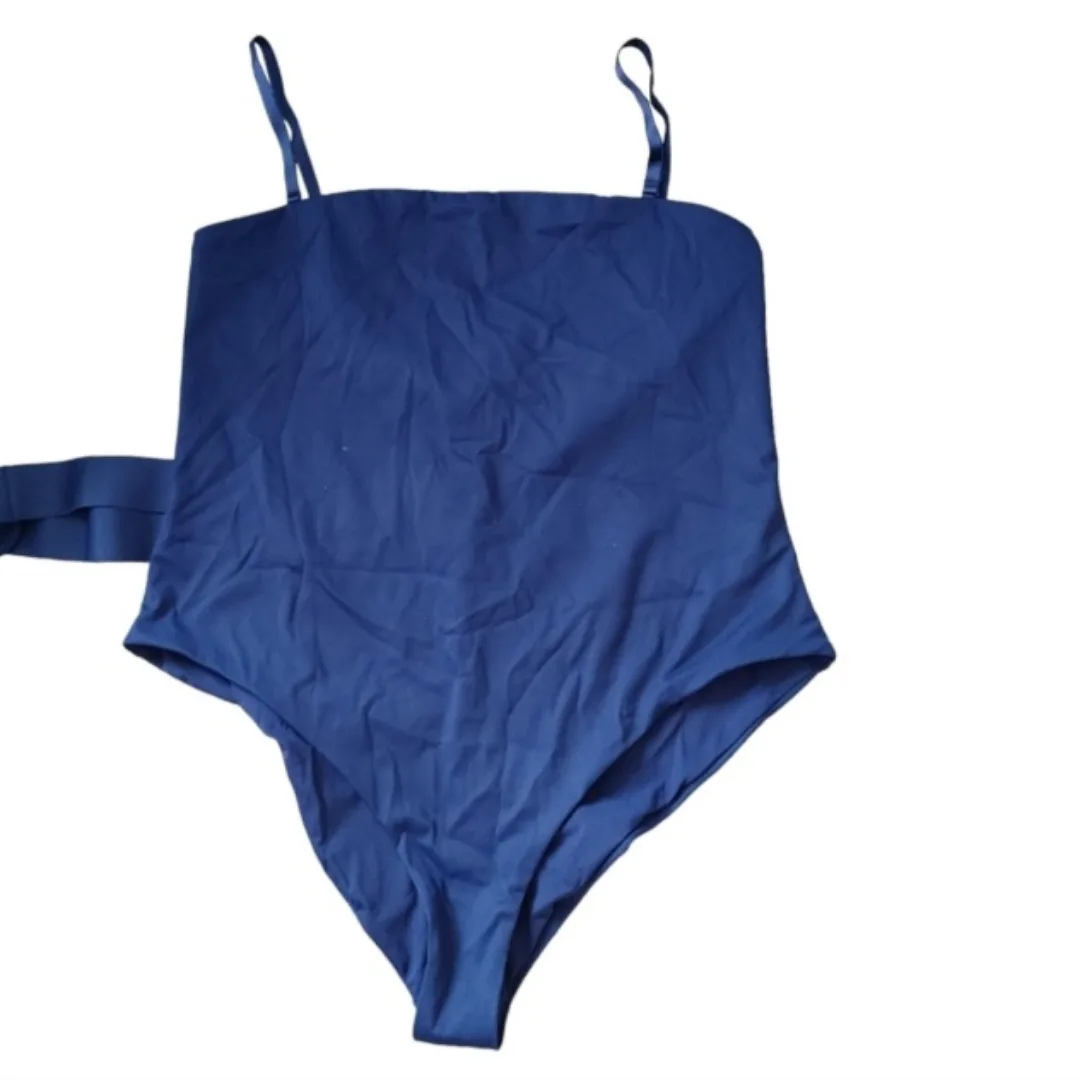 SKIMS Sculpting Swimsuit Strapless One Piece image indicator(4)