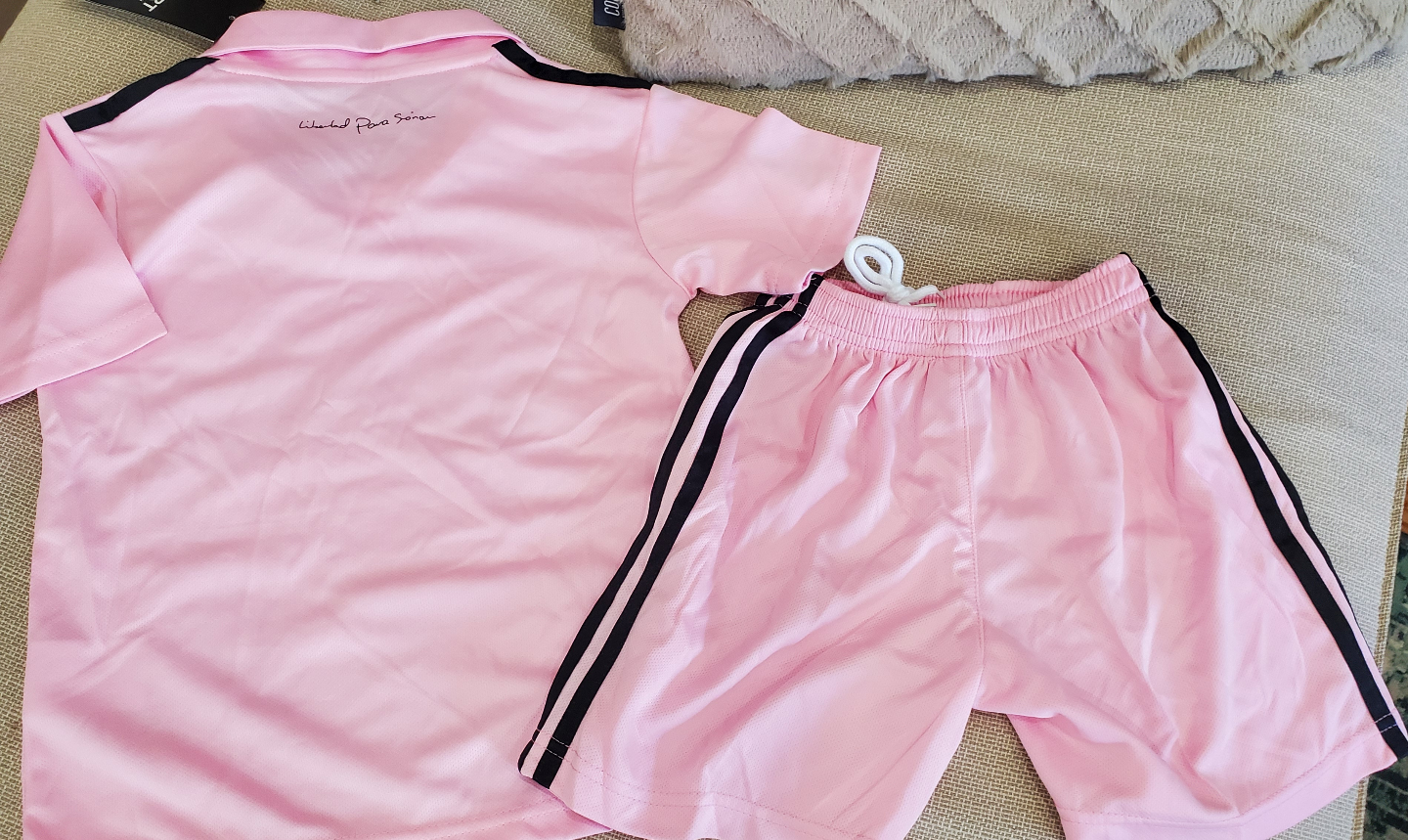 kids Inter Miami CF Pink Soccer Jersey and Shorts Set 4-5 years - photo 3