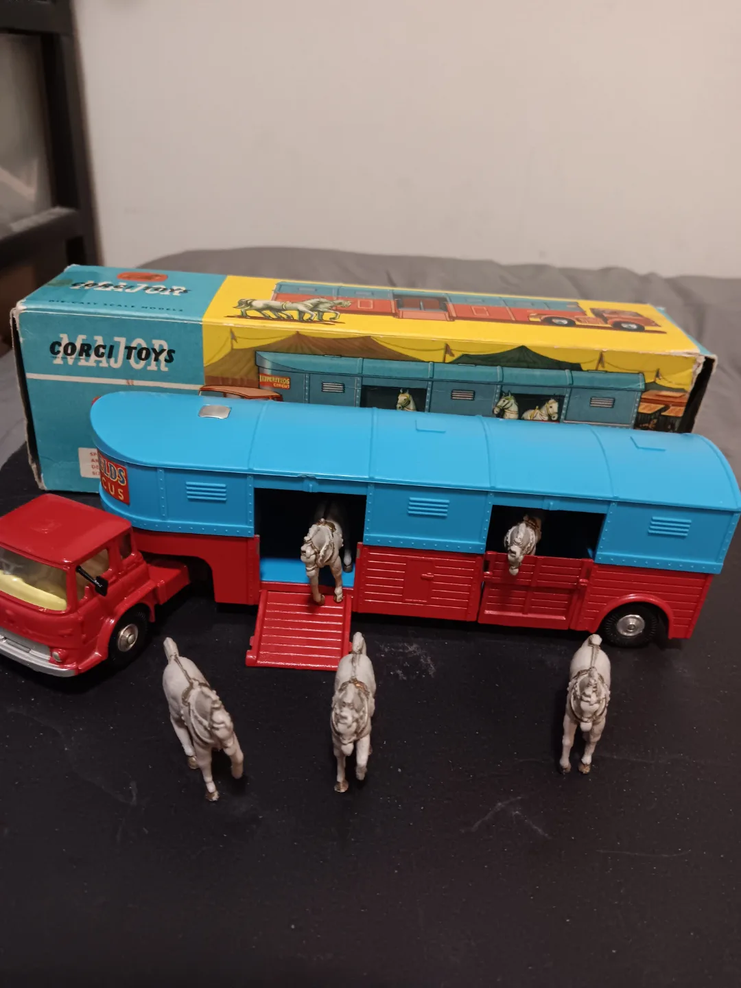Vintage Corgi Toys Horsebox with Horses and Original Box thumbnail