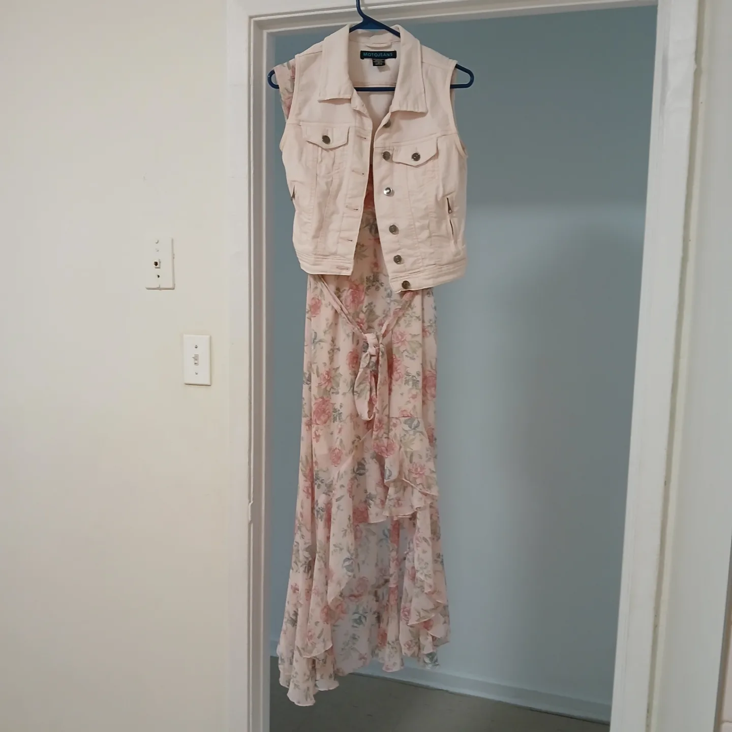 3  Maxi Dresses image indicator(4)