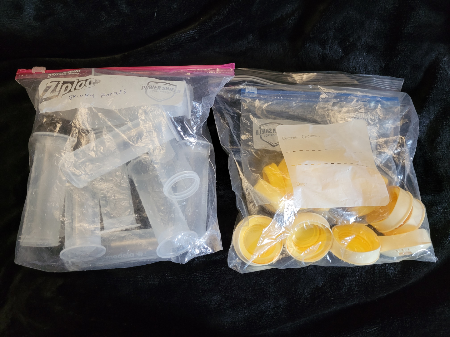 #freecycle 🌷 Medela skinny baby bottles and lids