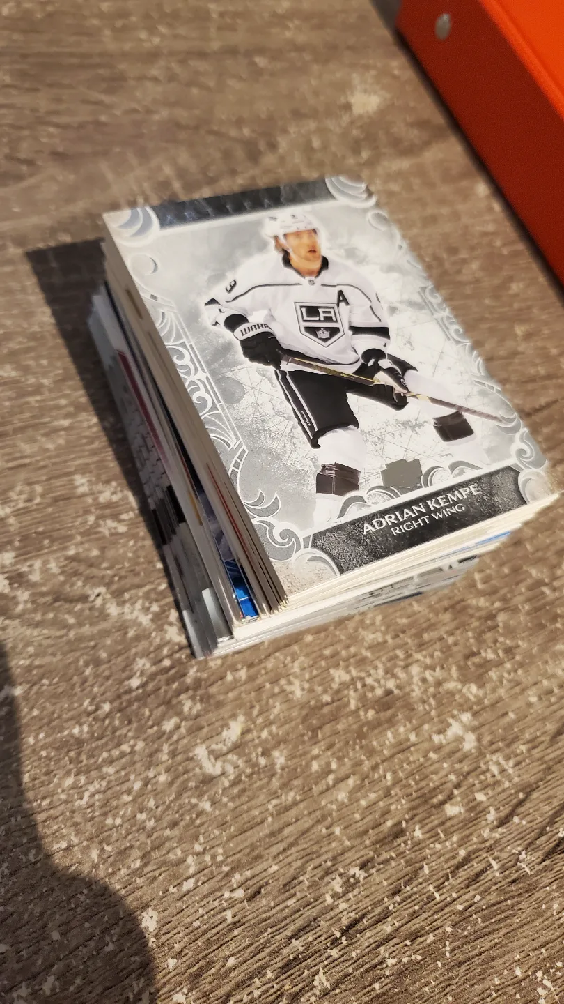 60+ Hockey Cards (Includes Rare Cards) thumbnail