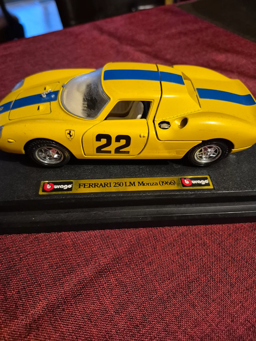 Bburago Ferrari 250 LM Monza (1966) 1:24 Scale Diecast Model Car image indicator(4)