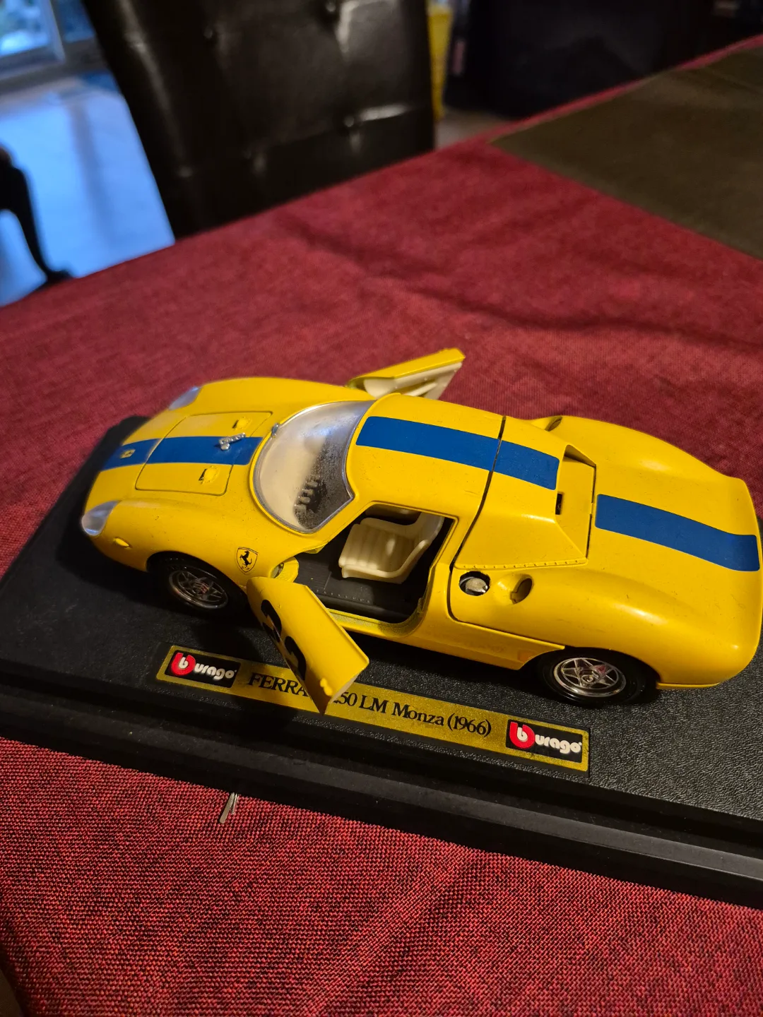 Bburago Ferrari 250 LM Monza (1966) 1:24 Scale Diecast Model Car image indicator(5)