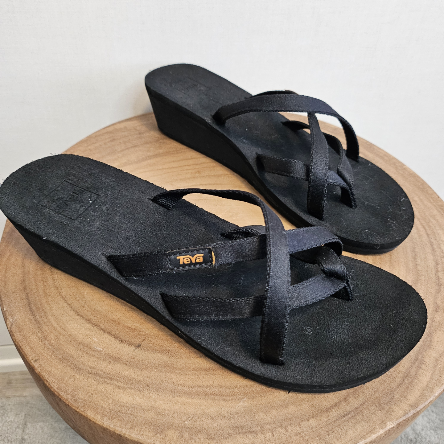 Teva sz8 Black Wedge Sandals