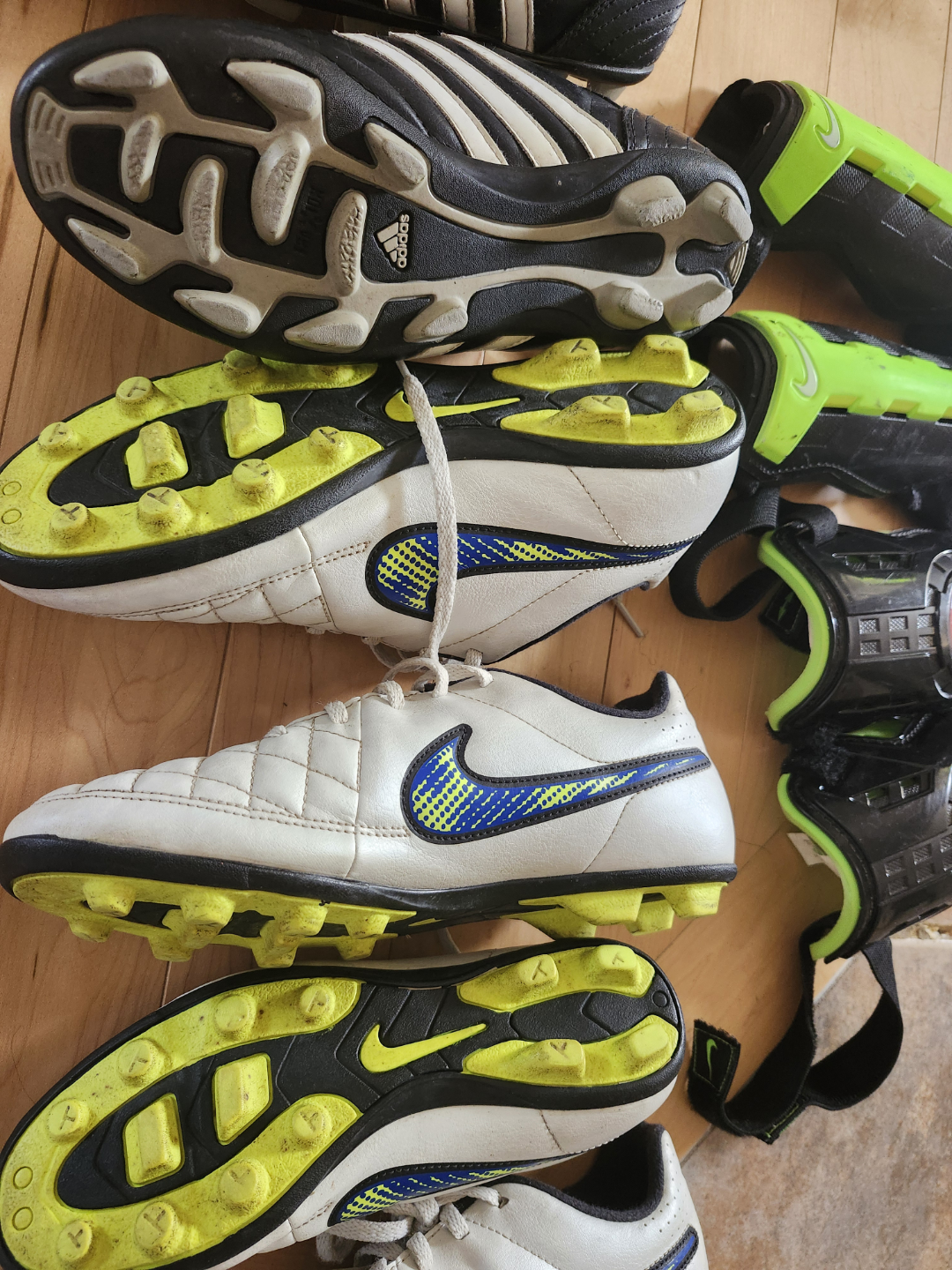 Kids Soccer Cleats & Shin Guards Bundle - Adidas & Nike - photo 2