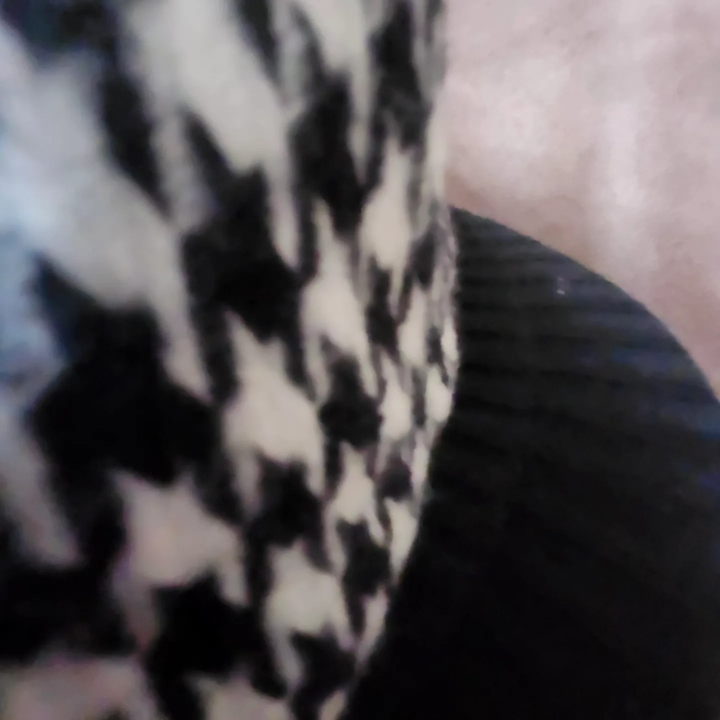 Houndstooth Scarf thumbnail