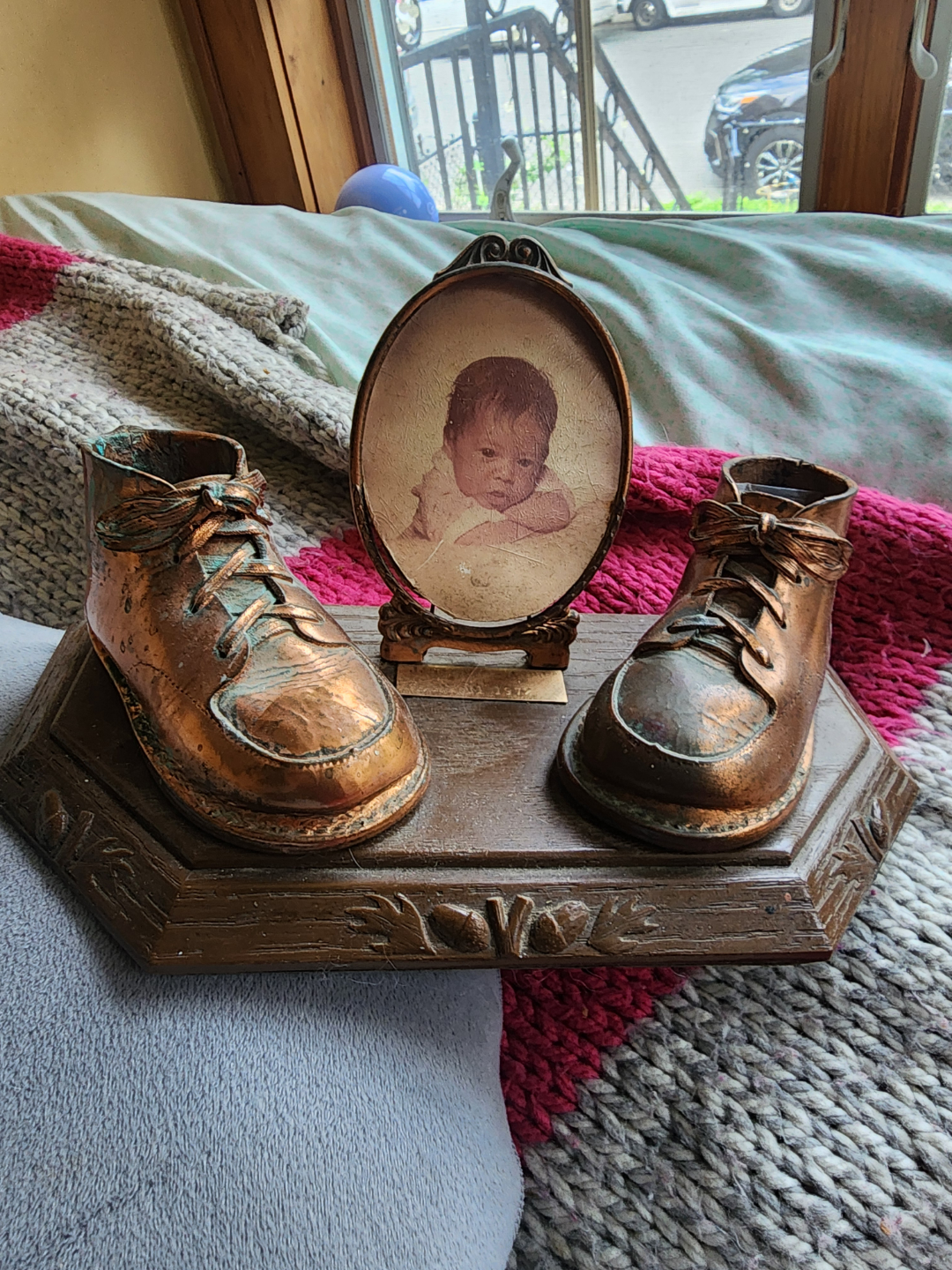 Vintage Baby Shoe Photo Display #freecycle
