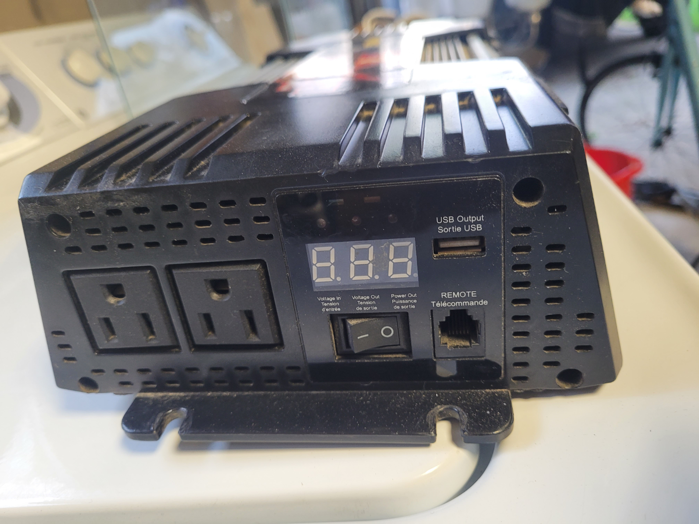 MotoMaster Eliminator 1500W Power Inverter - photo 2