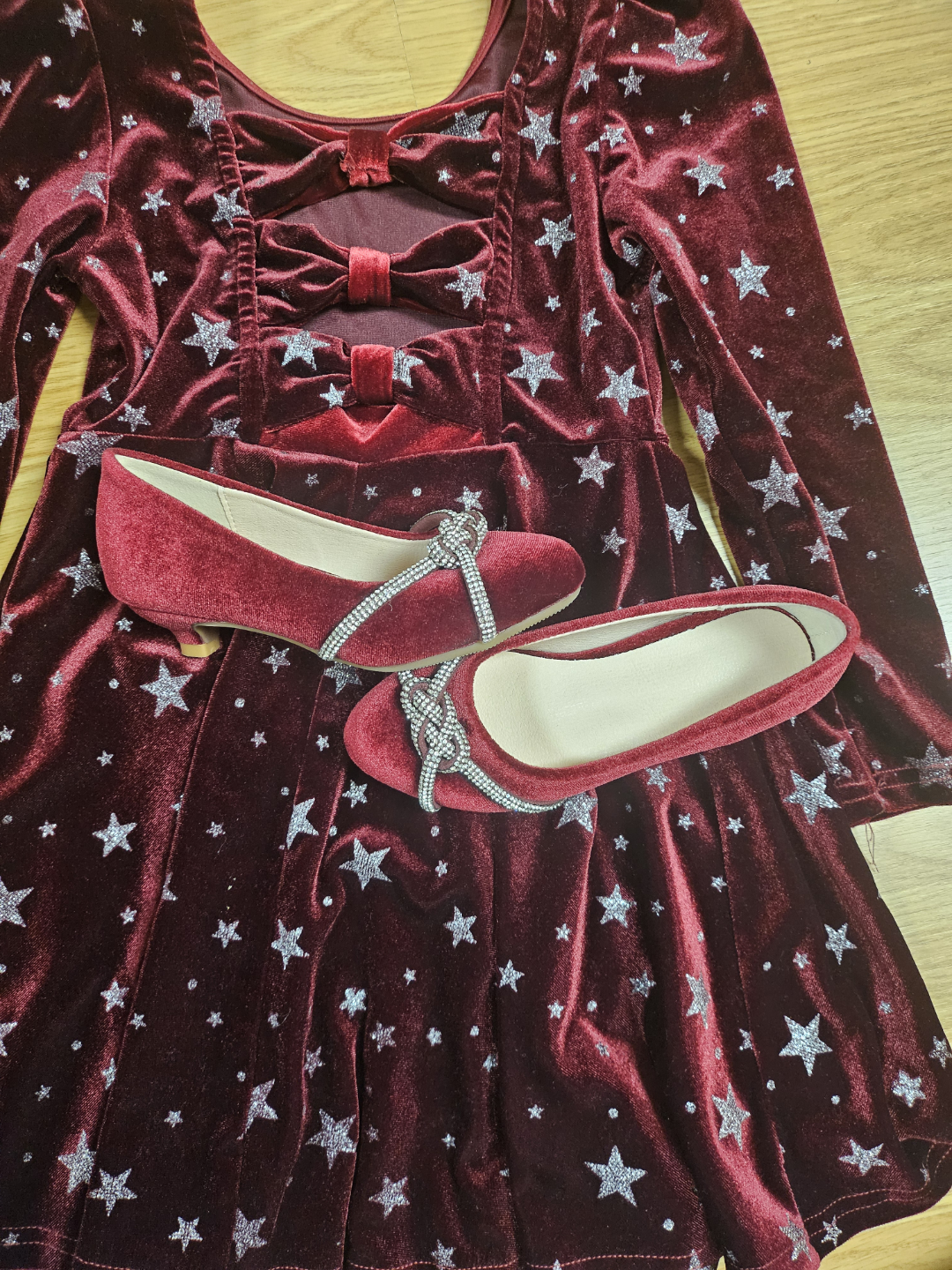 Girls' Maroon Velvet Star Dress and Shoes - photo 3