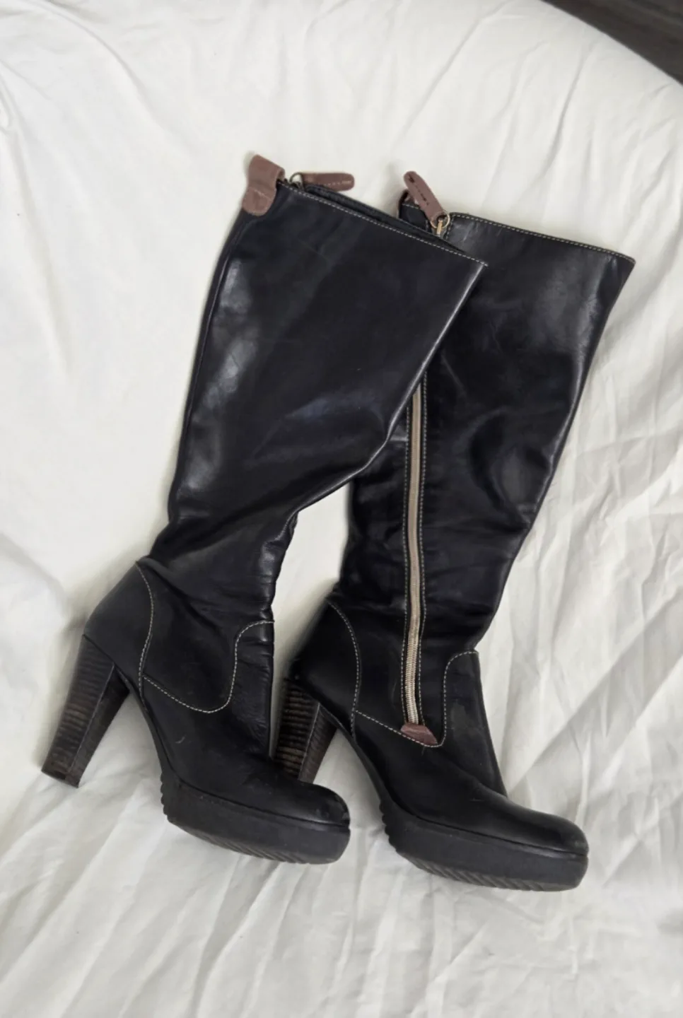 🌹Stylish Vintage Leather Boots with heels 👠 🖤 thumbnail