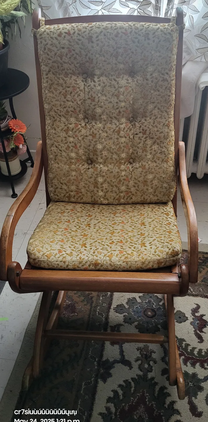 Vintage Wooden Rocking Chair image indicator(2)