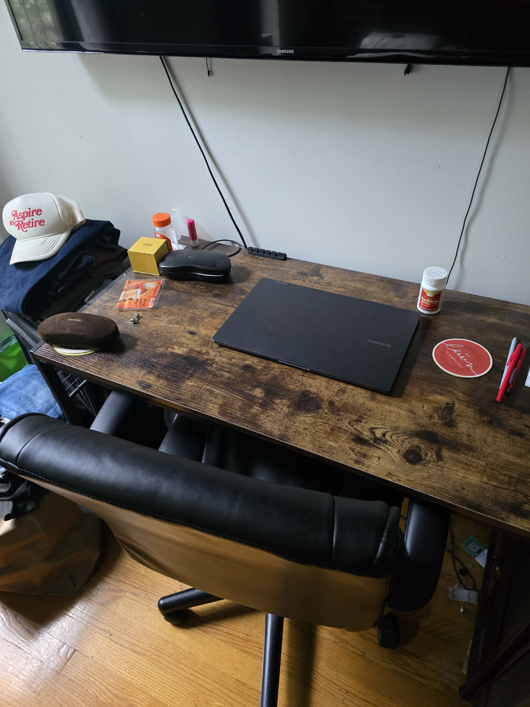 Dark Wood Look Computer Desk - photo 2