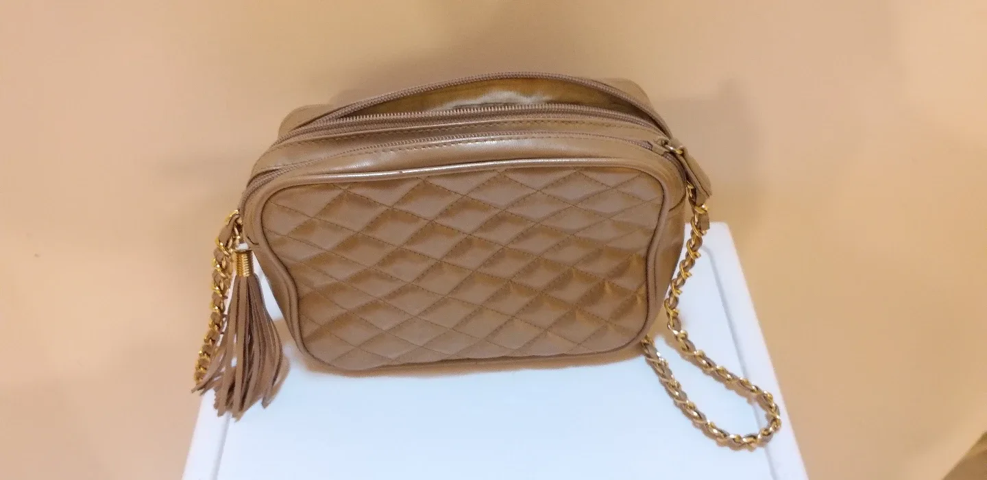 Lot of 5  women's handbags image indicator(2)