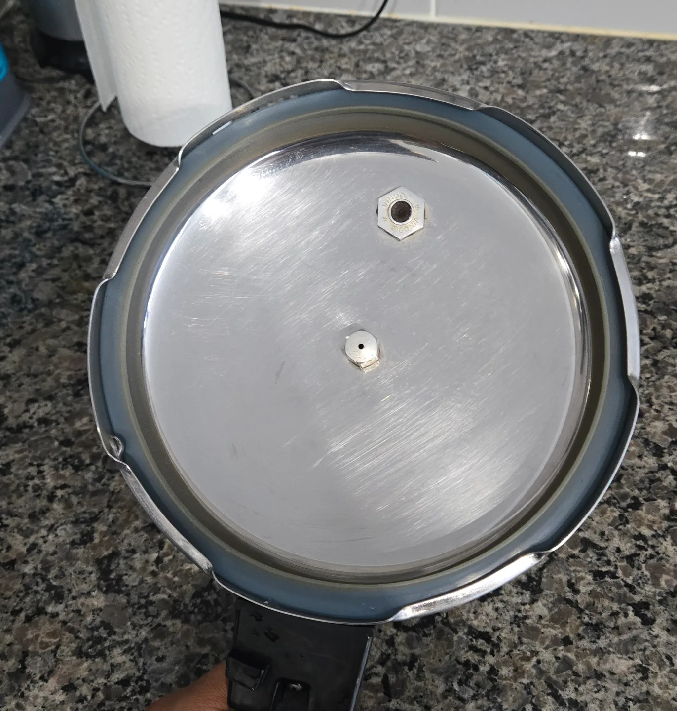 Vinod 3.5 Litre Stainless Steel Pressure Cooker image indicator(5)