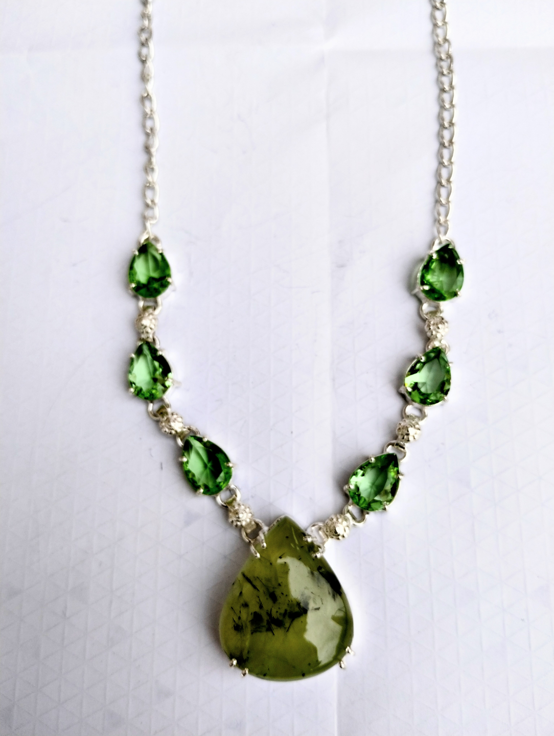 Prehenite and green Quartz Necklace - photo 2