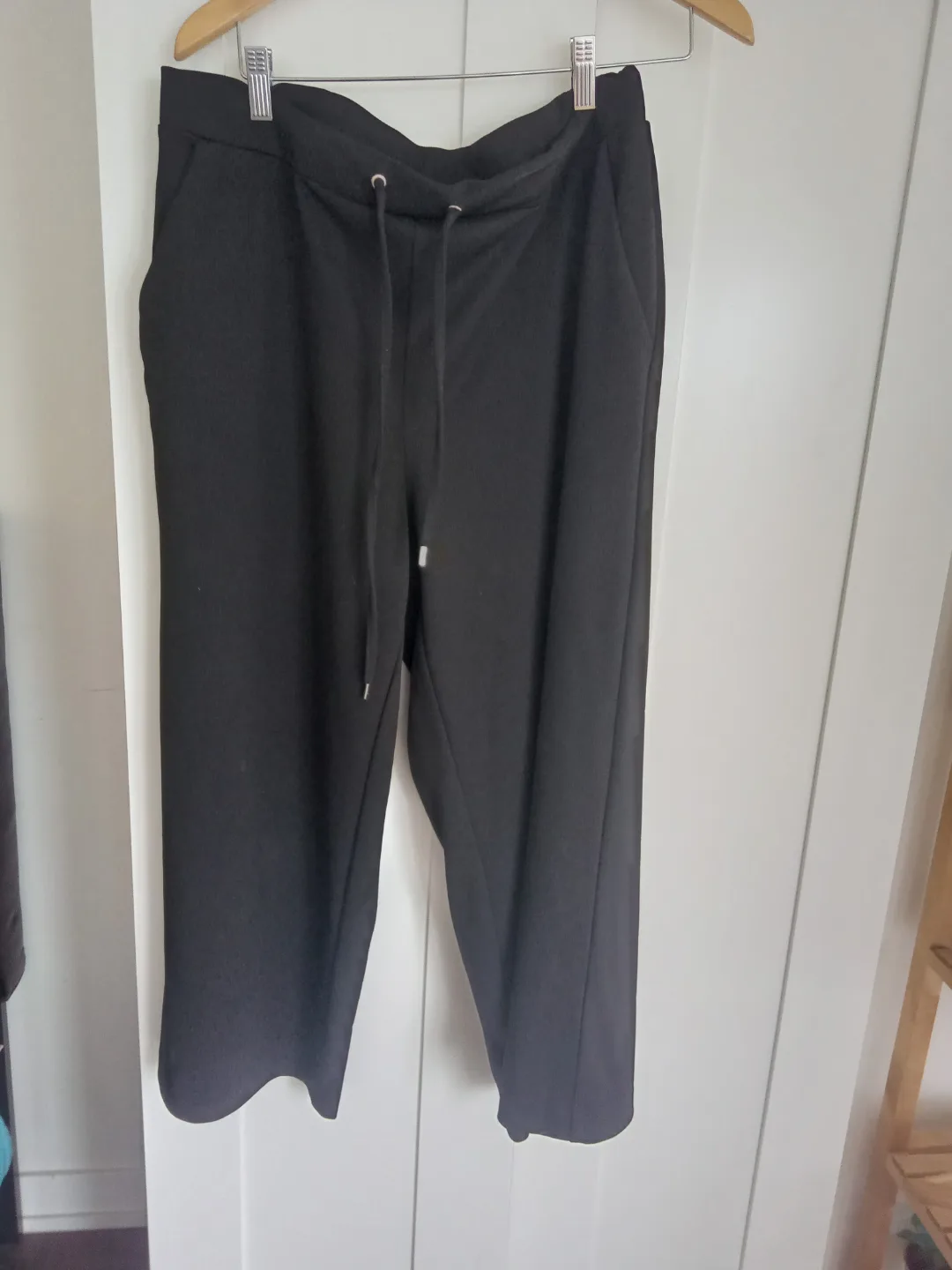 Anne Klein Women's Black Cropped Pants - Size L thumbnail