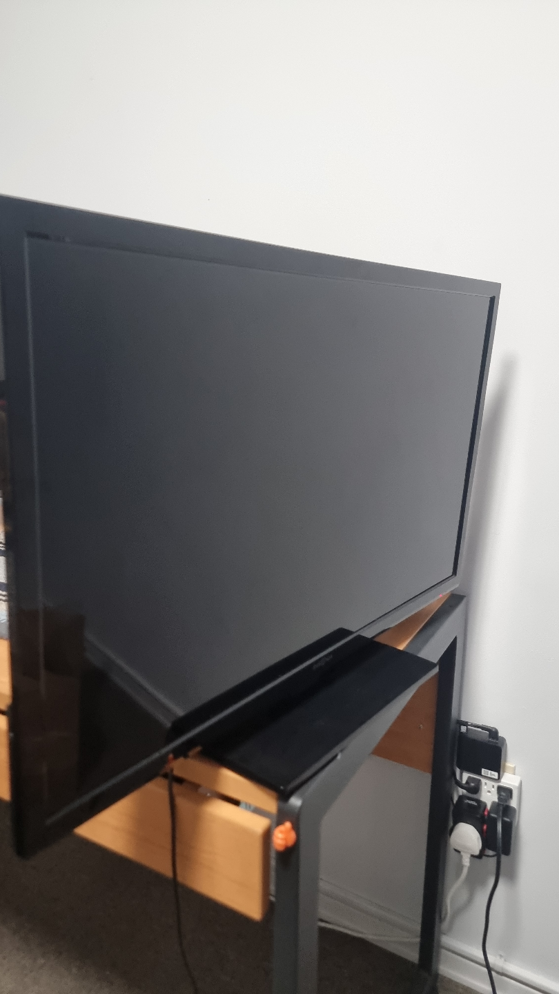 Insignia 34-inch LED TV - photo 3