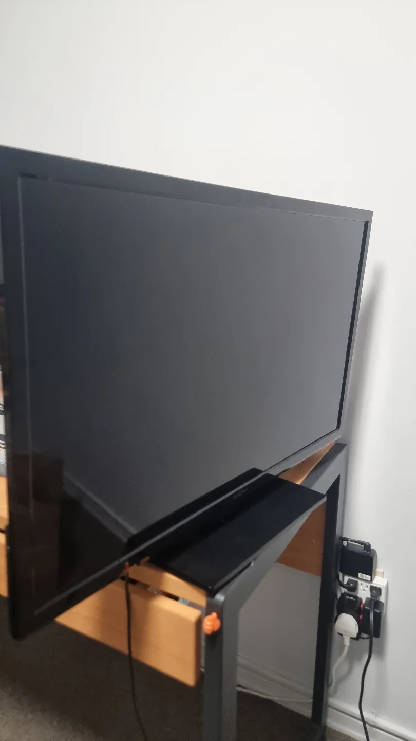 Insignia 34-inch LED TV image indicator(3)