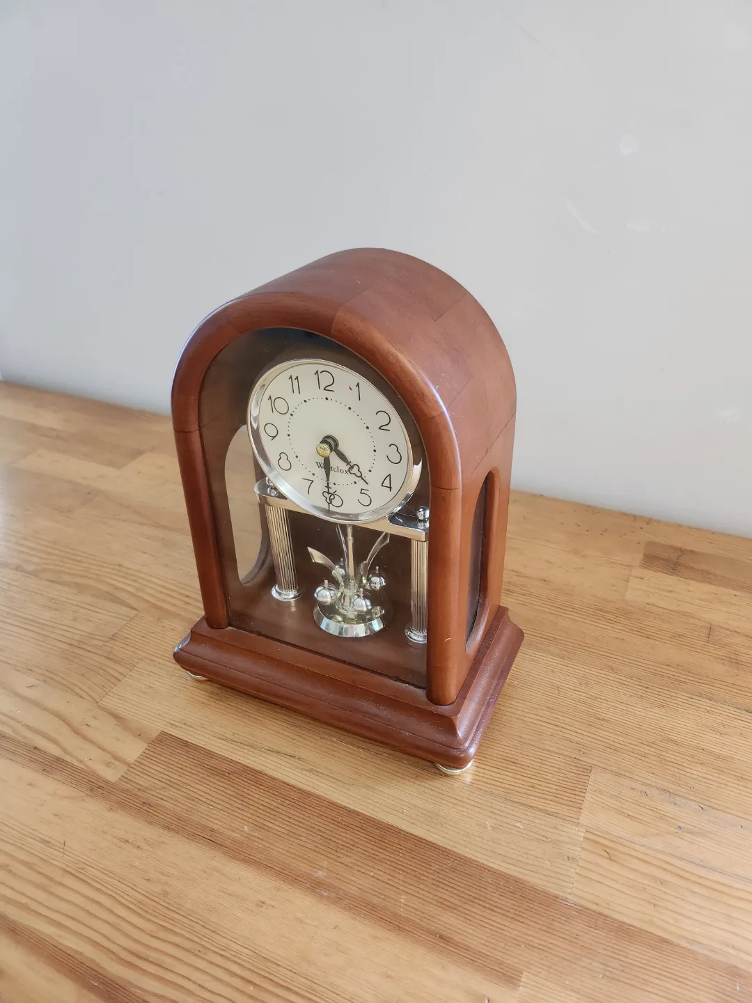 Vintage Wooden Mantle Clock 🏒 image indicator(3)