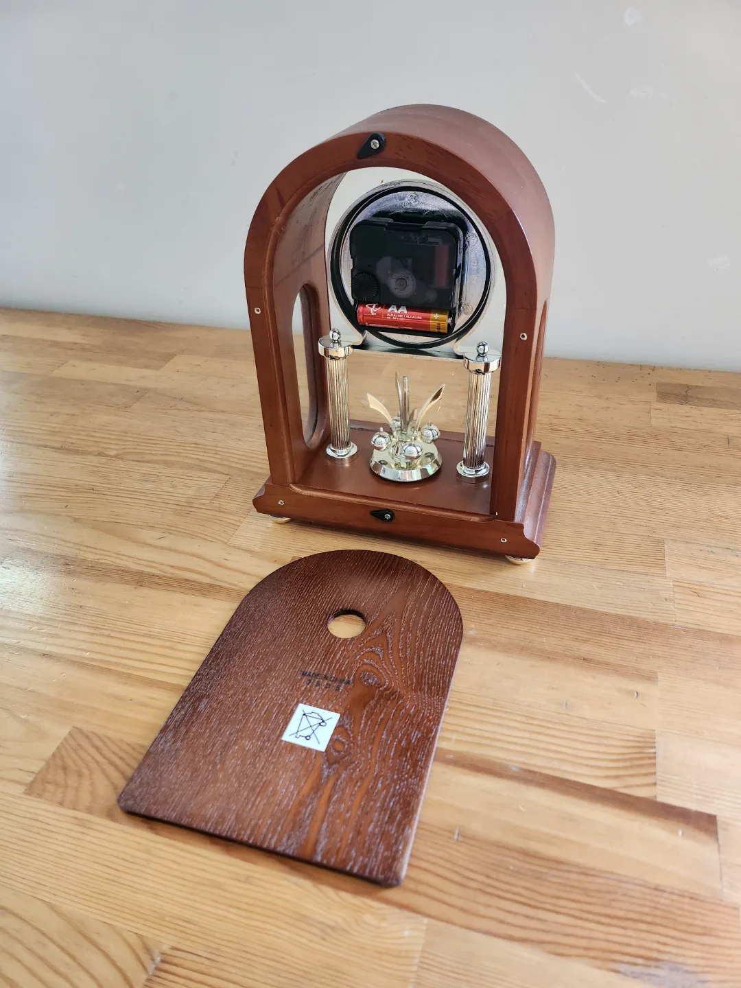 Vintage Wooden Mantle Clock 🏒 image indicator(5)