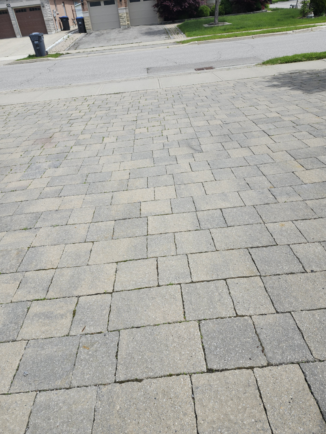 Used interlocking paving stones