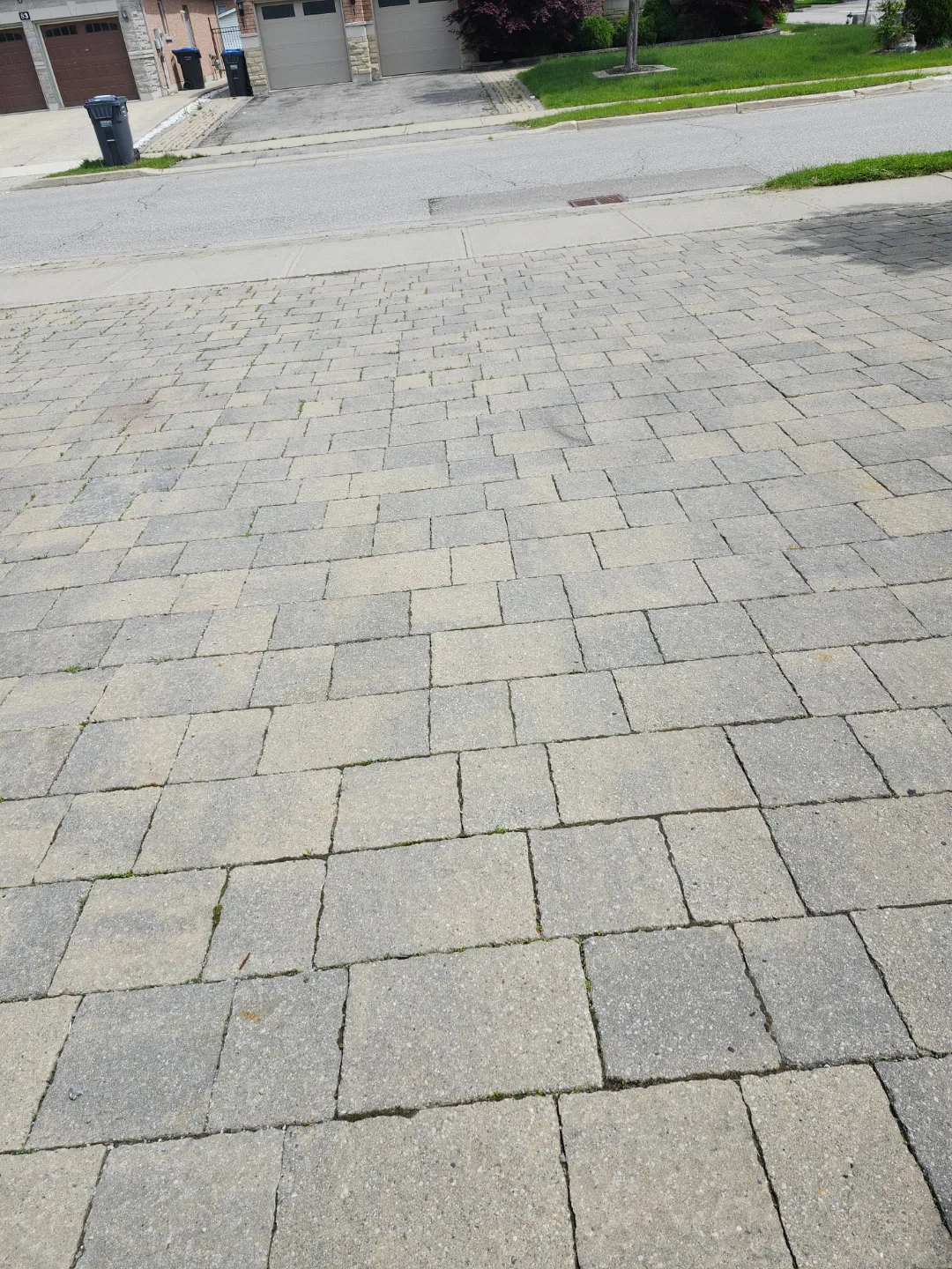 Used interlocking paving stones thumbnail