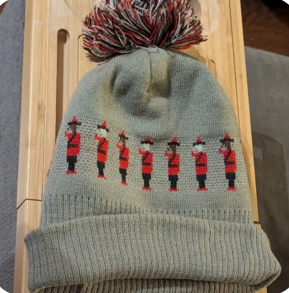 Mountie Tuque 🧡 thumbnail