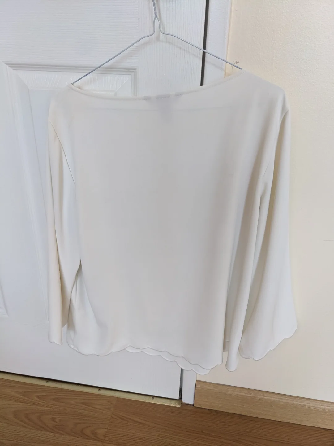 H&M Women's White Blouse image indicator(3)