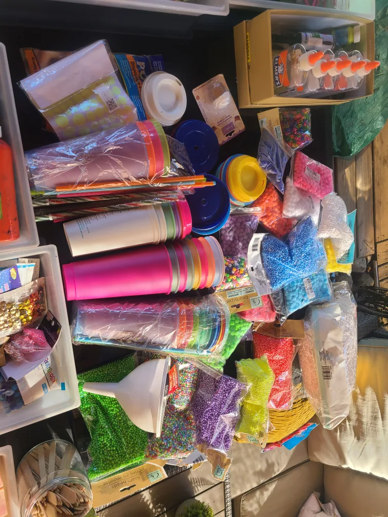 🇨🇦 Art and craft supplies, some used, some new- all for 50$ image indicator(10)