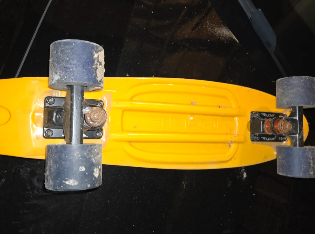 Flybar Plastic Skateboard – Good Condition image indicator(3)