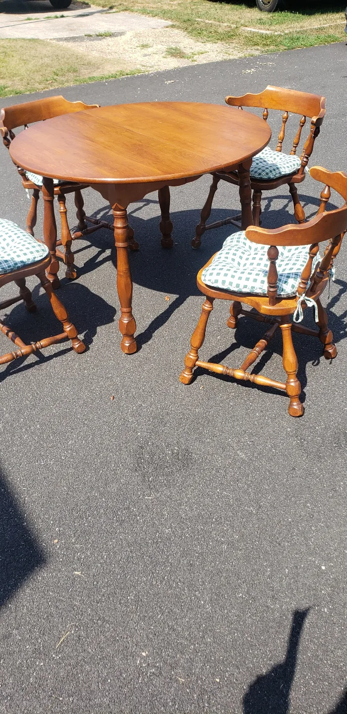 Hale Company, Inc. 4-Piece Dining Set image indicator(4)