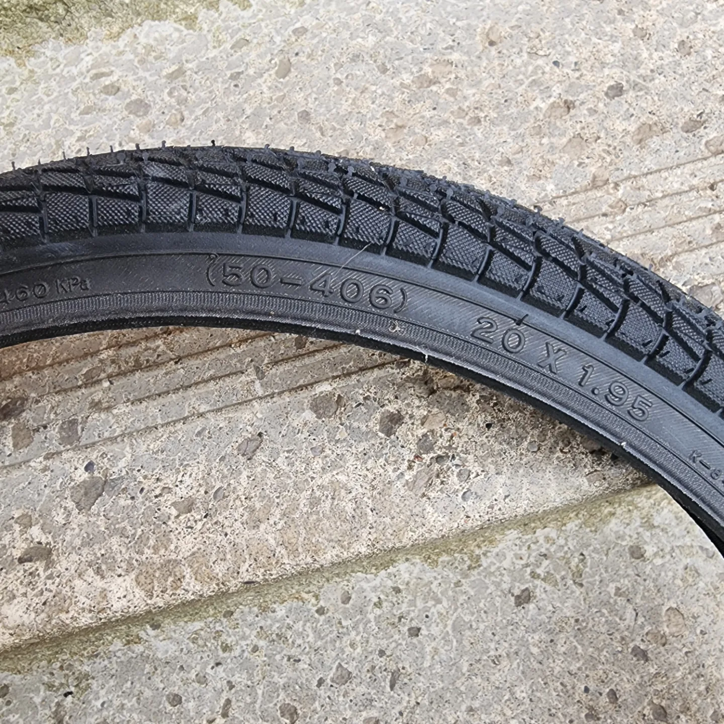 Kenda Kontakt 20 x 1.95 Bicycle Tire image indicator(3)