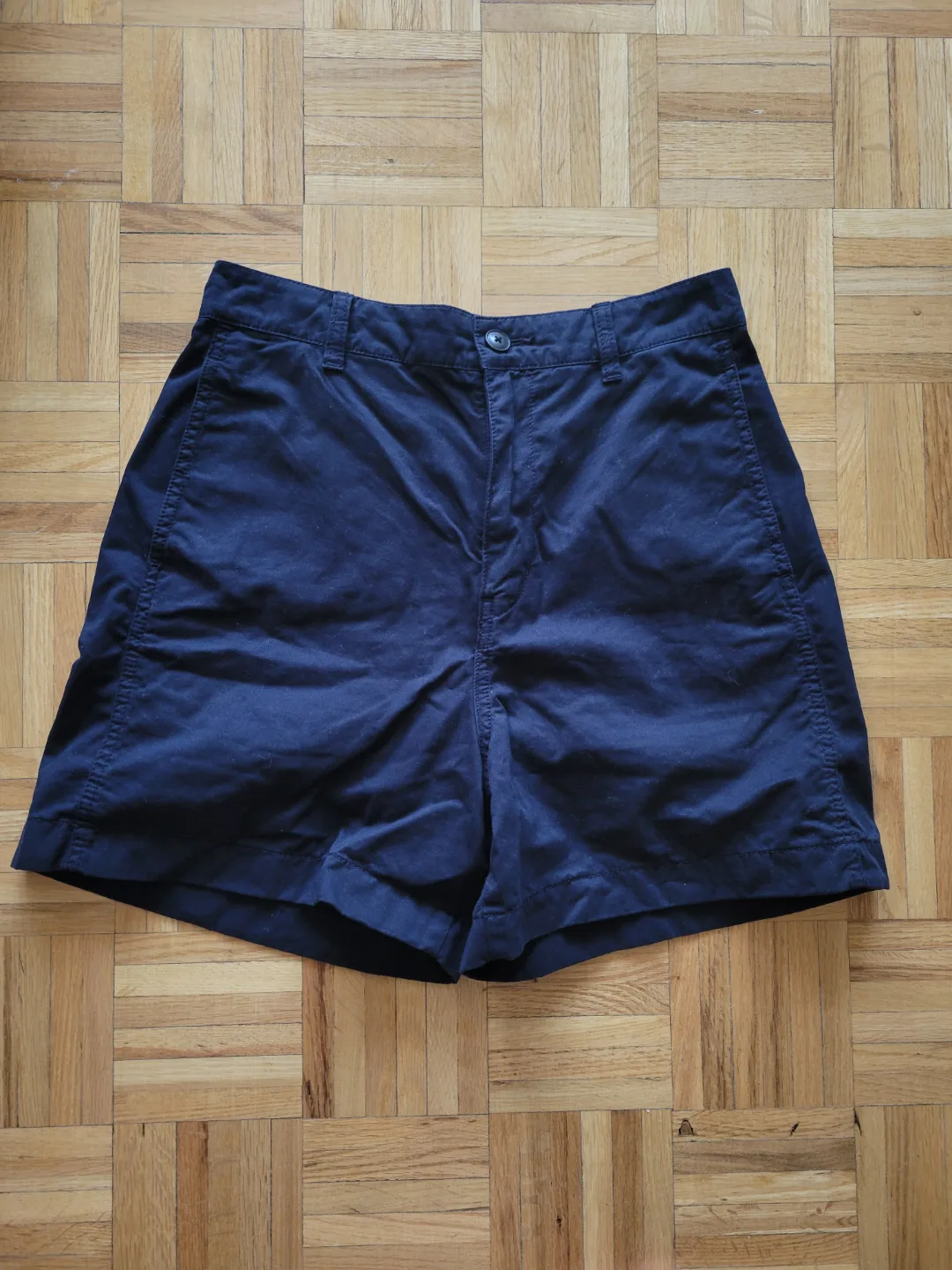 Uniqlo shorts - Size S thumbnail