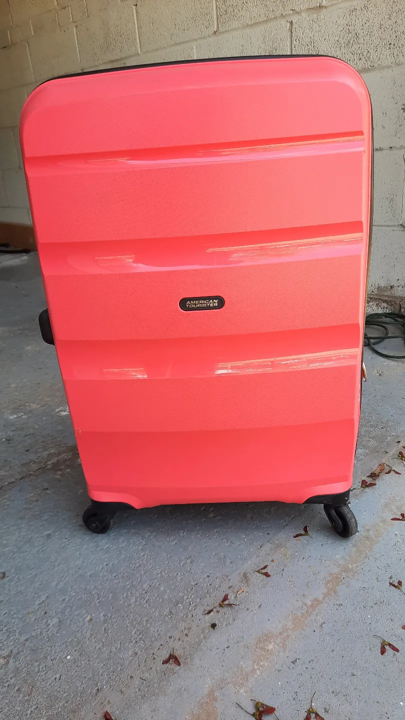 American Tourist Hard Shell Suitcase - Pink thumbnail