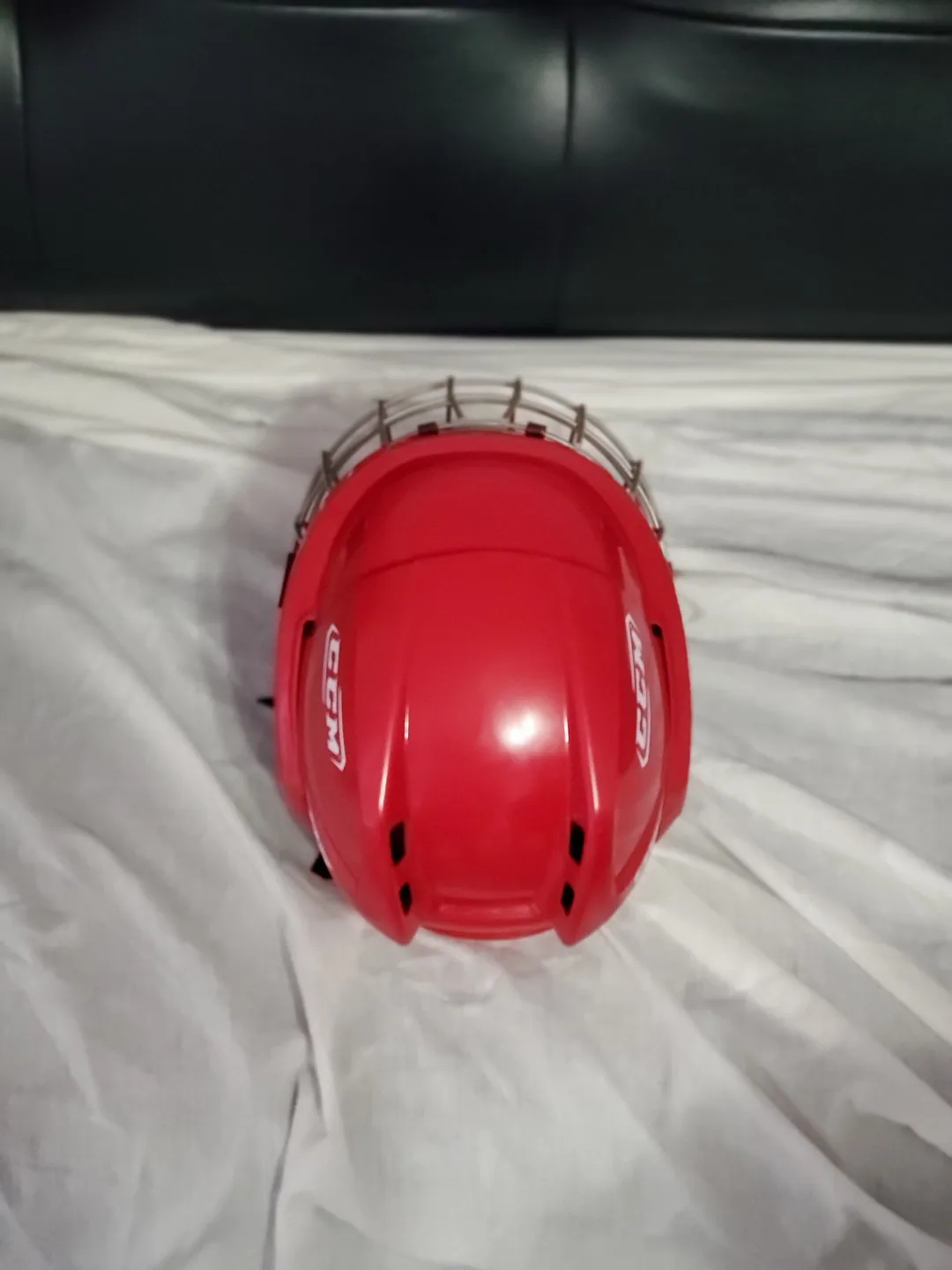 CCM Red Hockey Helmet with Bauer Cage (Certified hockey helmet) image indicator(10)